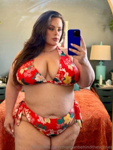 Just got a new bikini should i wear it for the livestream tonight p s