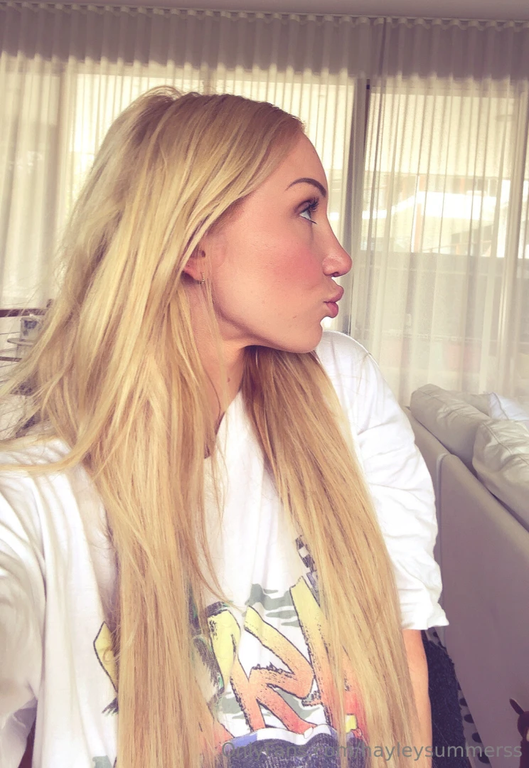 Waiting for you to plant a kiss on me 