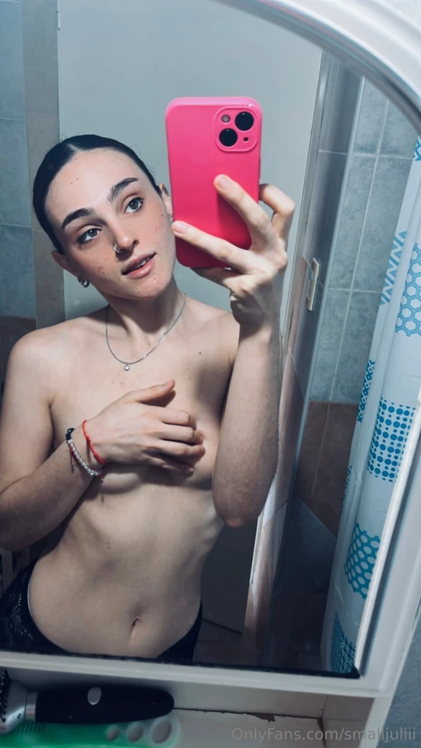 A little bathroom pictureeee 