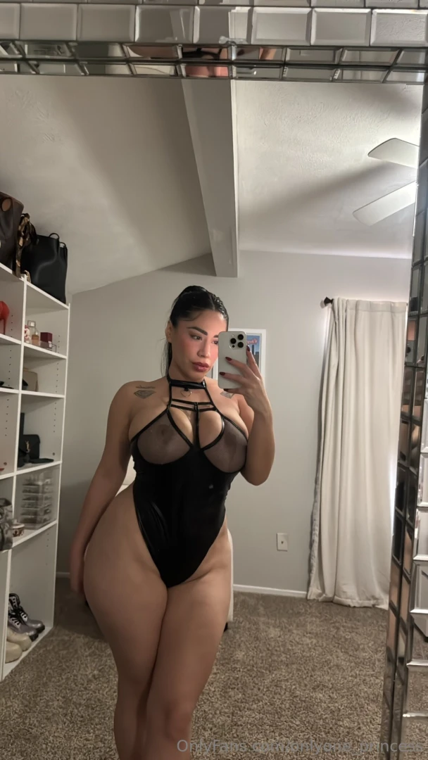 I been sitting on my new thick 9 inch dildo i think it finally fits 