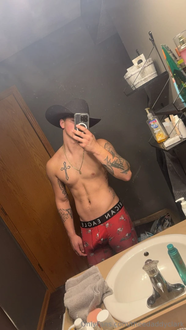 Check your dm s for the full nude photo dump version of these pics part 1 