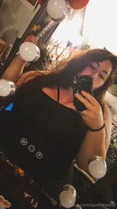 I look so hot it makes my own pussy wet