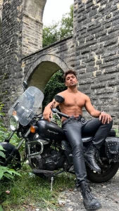 Bad boy lovers line up