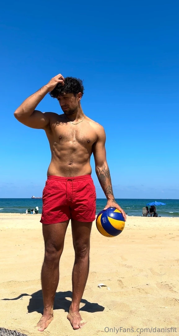 Who likes to play with balls 