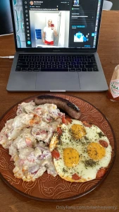 Happy thursday how s your day goin