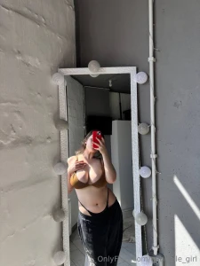 See how the sun caresses my skin would you like to be in his shoes