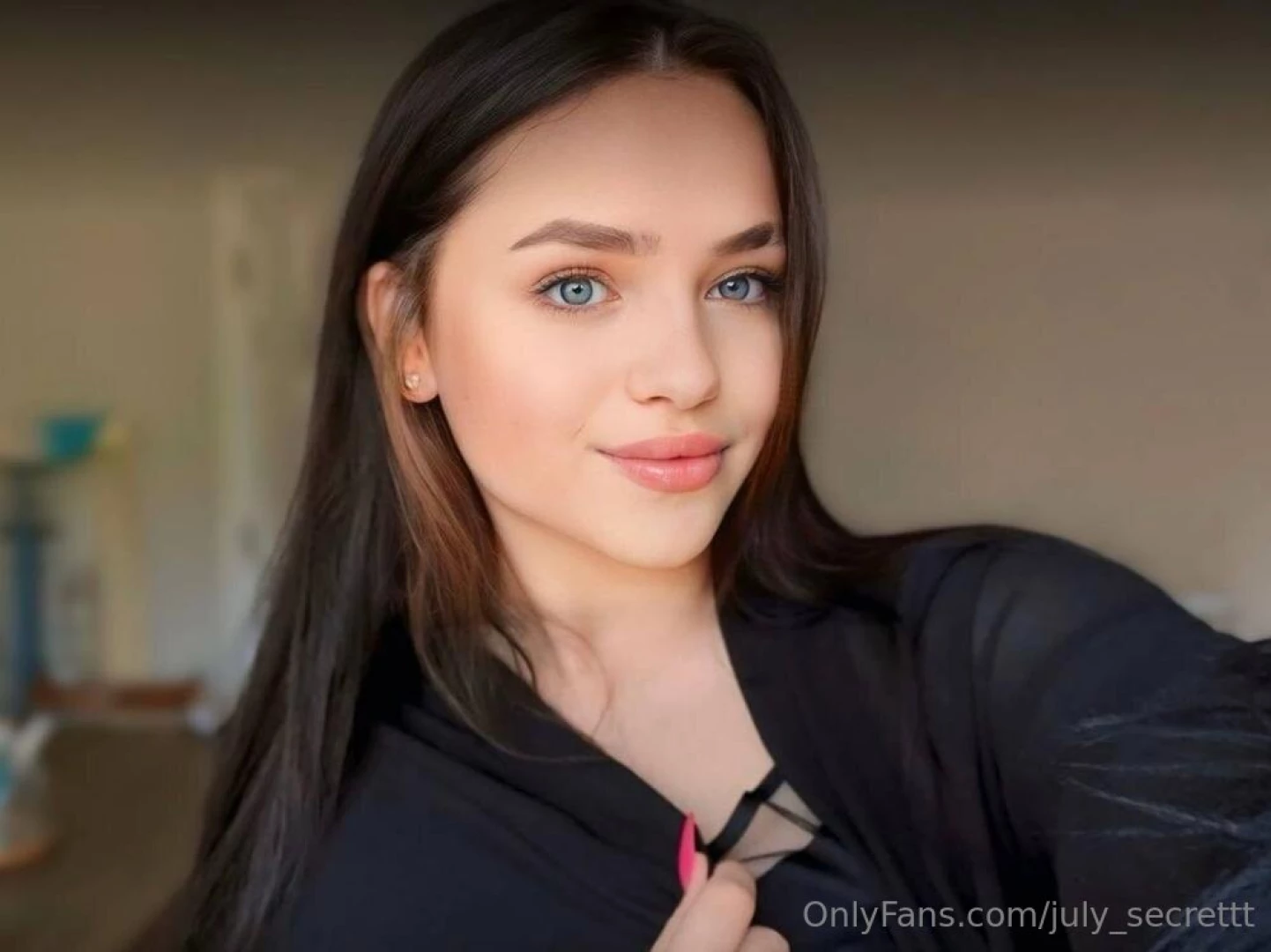 Your sweet sexy brunette adriana_orlanda is waiting for online sex rn 