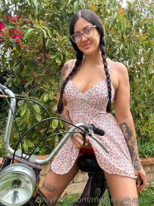 Tell me about your day my ears and legs are open see my xxx explicit