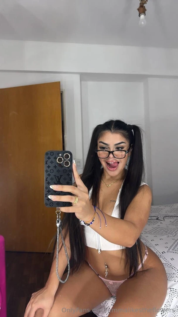 I m a fun sensual woman with a heart full of love to share with you 