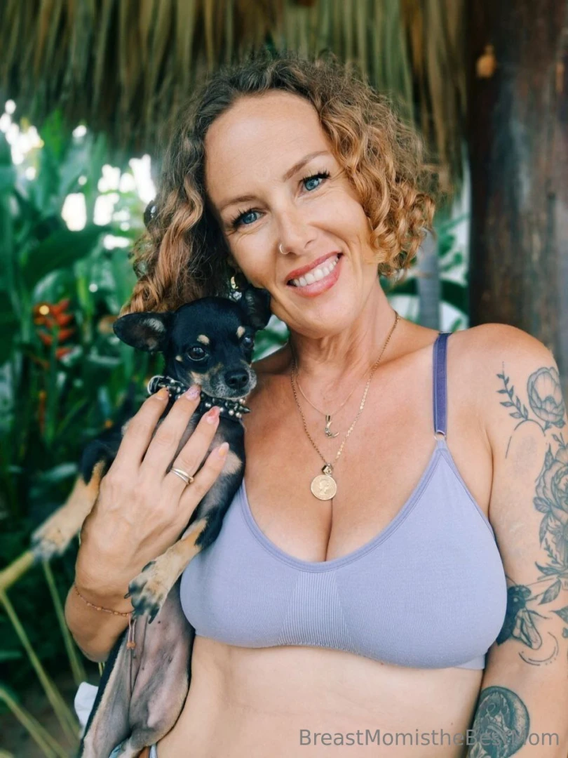 She wanted to be in the selfie too bestmomannavon 