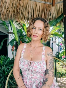 Just a girl who loves the sun and herself