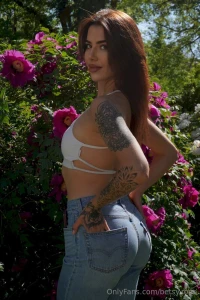 Scarlettandrsn she have no taboo and ready to have fun she likes to be part 23