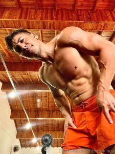 Hi there wanna see more just dm