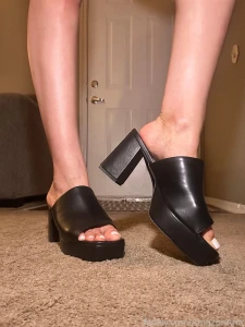 I need a pick me up today how can you make me smile or laugh giantfeet