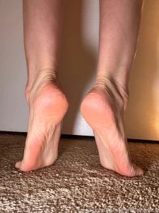 I hope you like flat feet bc i ve got some pretty huge ones giantess part 5