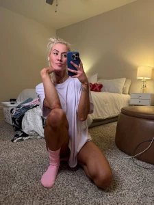 The best part of this pic it s not my new iphone case or my xo pillow