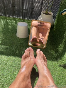 It s sunny and i love to put my sun block on part 3