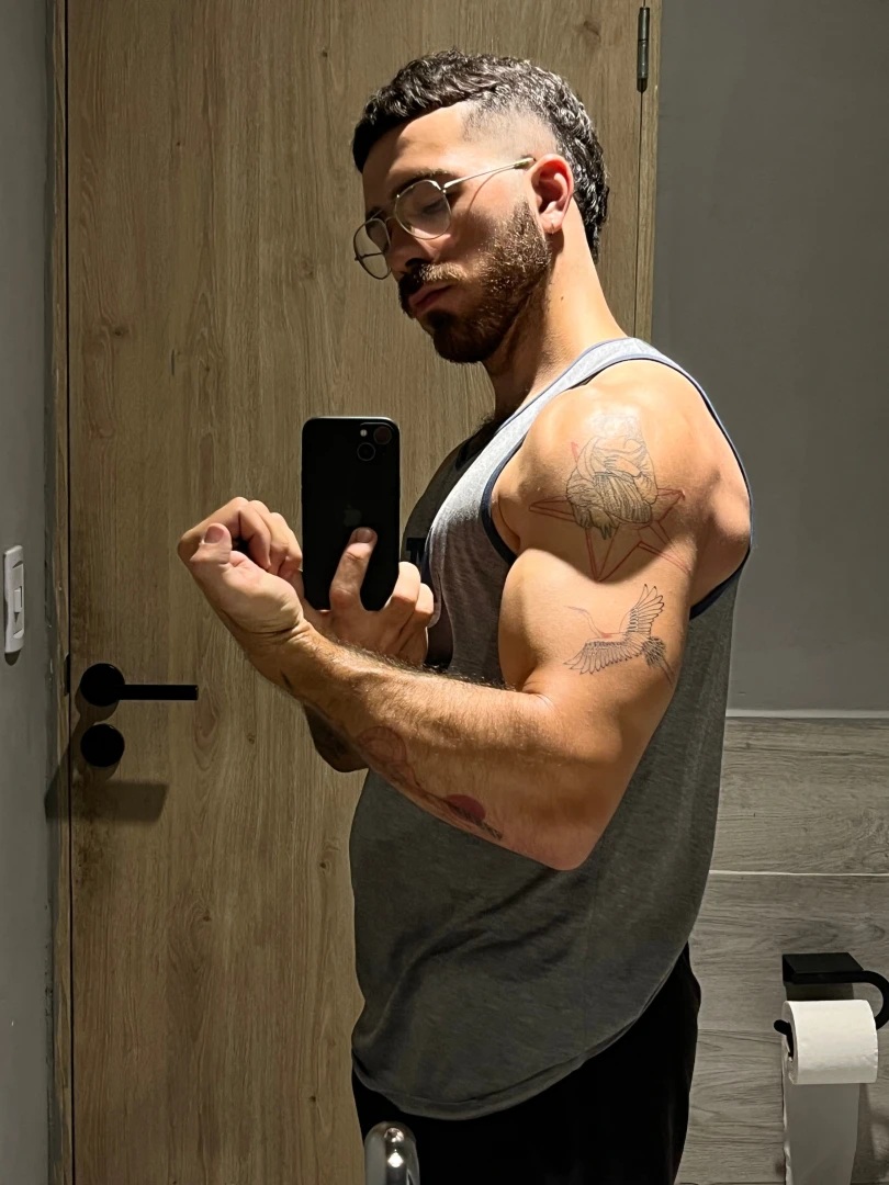 Let me touch your body 