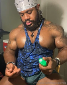 12 min new vid from muscledaddy came home from a rough workout at the