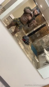 Touch muscledaddy bodybuilder abs flexing