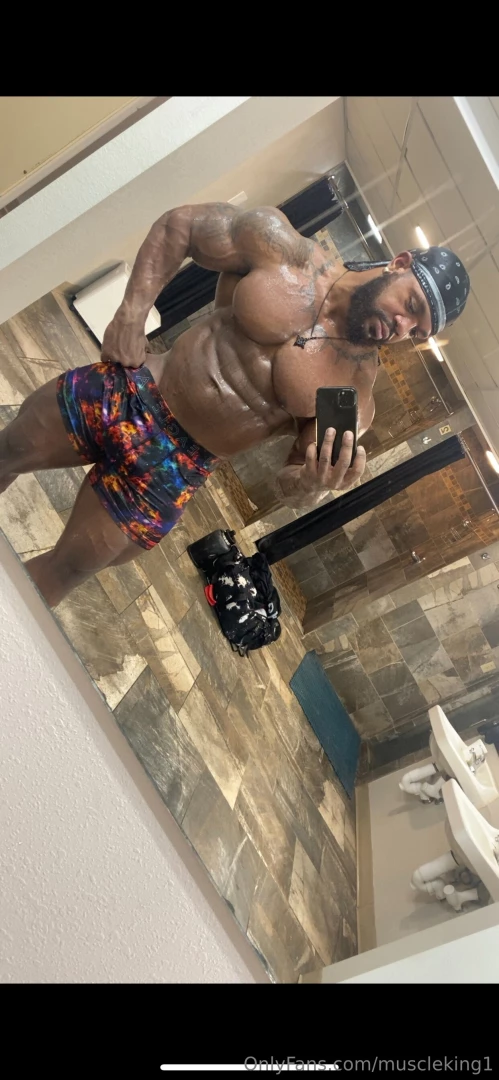 Look how lean i m getting cum to me muscledaddy ripped bodybuilder 