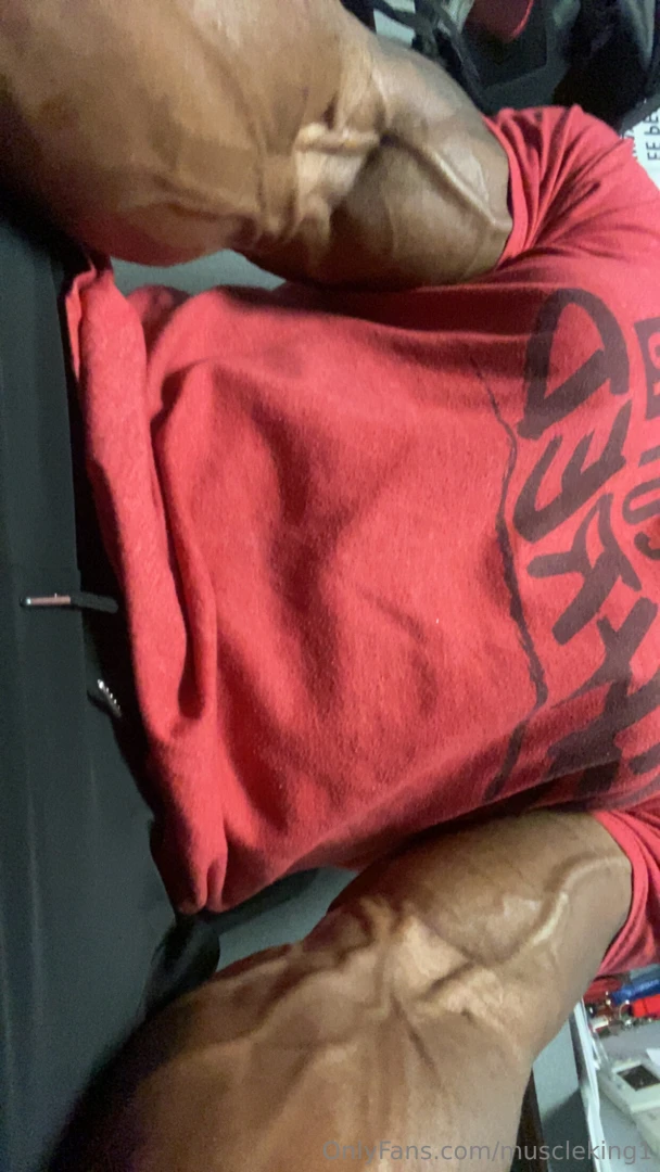 Good morning muscledaddy veins bodybuilder pumped vibes fetishking 