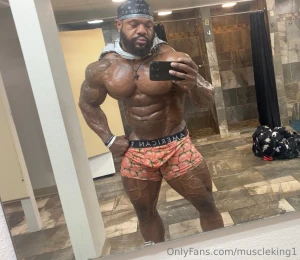 Make today the best day possible happy friday xoxoxo muscledaddy