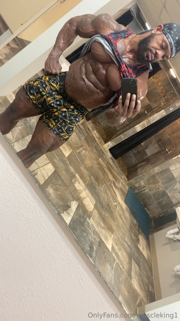 Getting veiny i hope your day is wonderful happy friday muscledaddy 