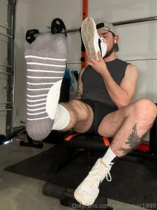 So distracted during my workout my feet were getting so hot and sweaty part 1