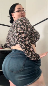 Feelin extra cute in this flower shirt bbw ssbbw jeans ass denim pale