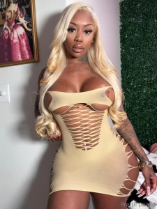 This dress didn t come to behave and neither did i