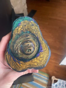 My fav person ordered a dragon tail toy for me look how pretty i ll be