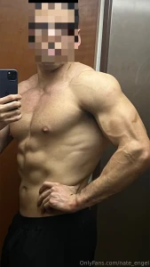 Post-gym workout eager to shower and go to bed who wants to give me a