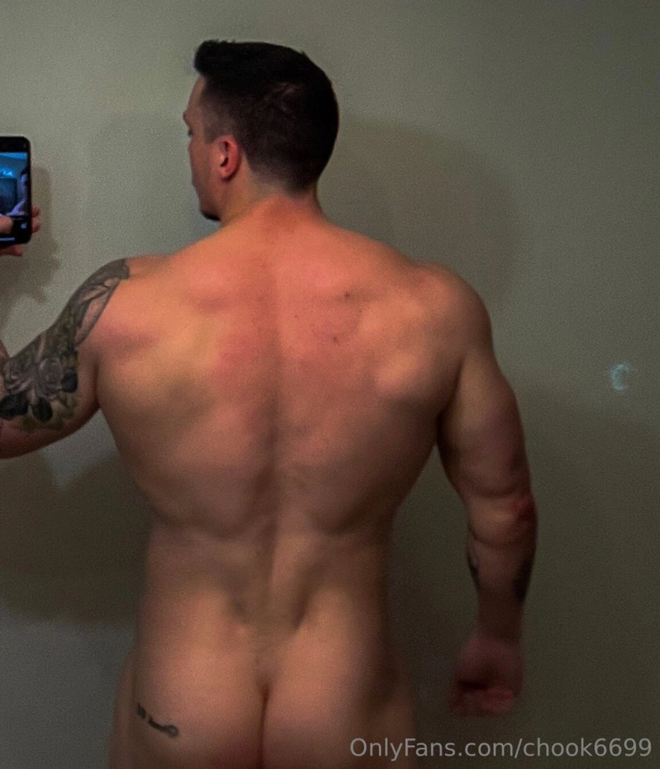 Wanna see how an ass that can squat 700 s fucks you know what to do 