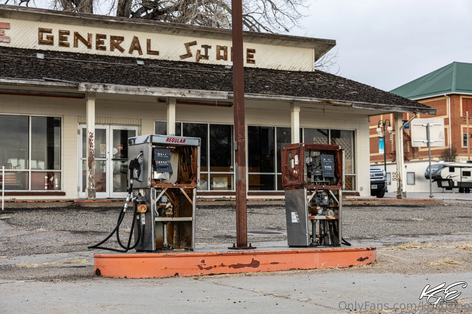 I found this abandoned gas station in wyoming part 3 