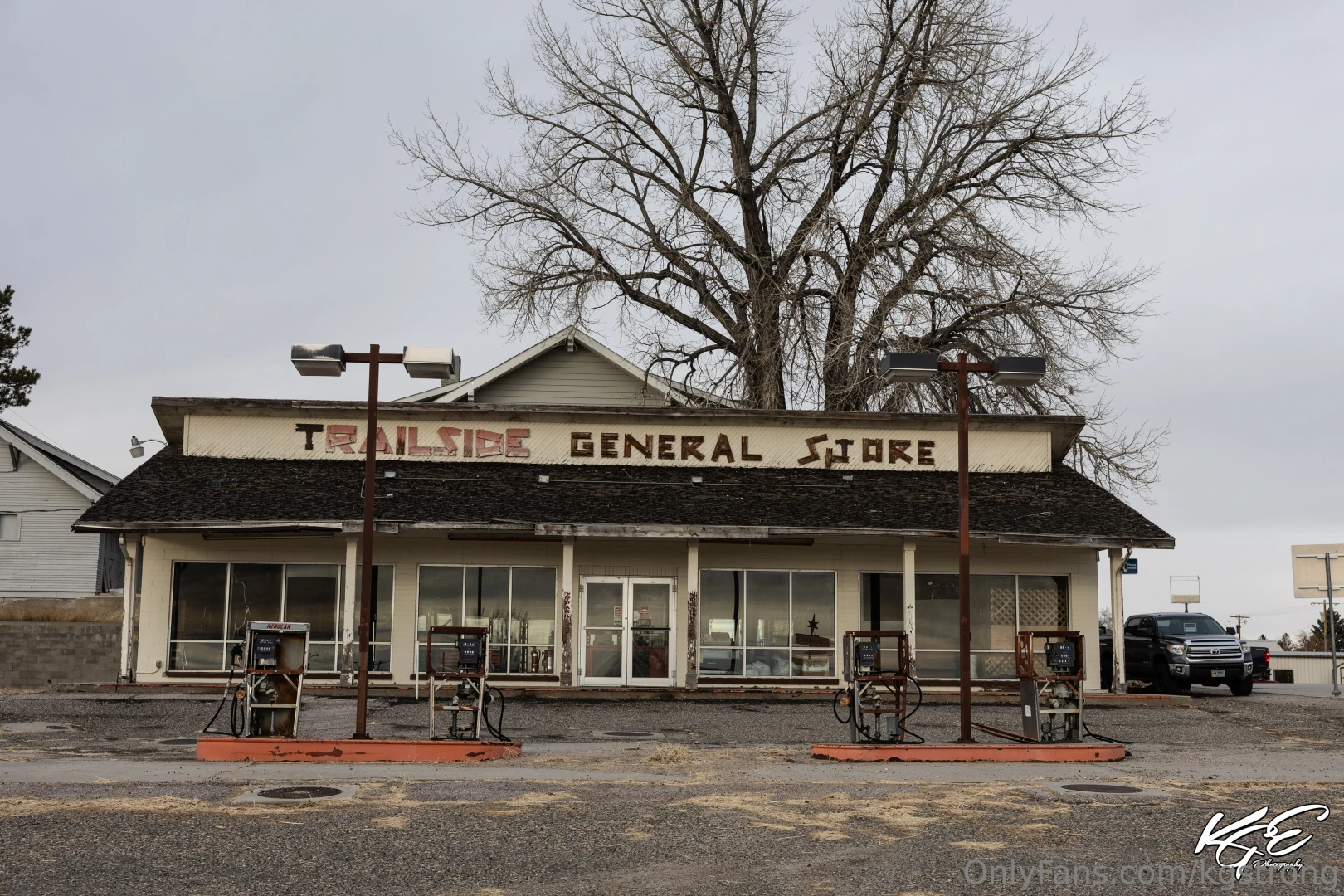 I found this abandoned gas station in wyoming part 1 