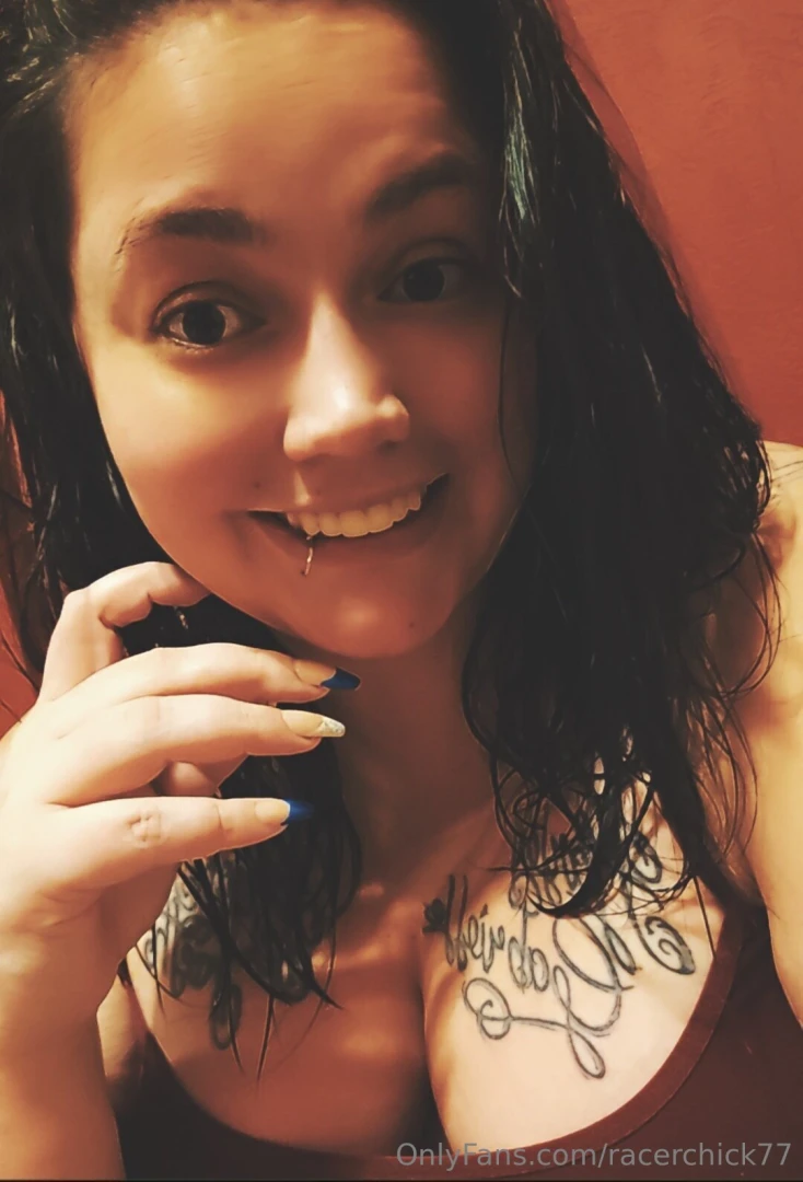 Going to do a new color in my hair soon top is going to be black 