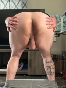 Damn my balls are hangin low wanna suck them up and eat my ass