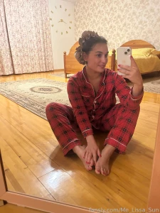 Natural young cute teen 18 feet toes soles curls bigboobs boobs tits