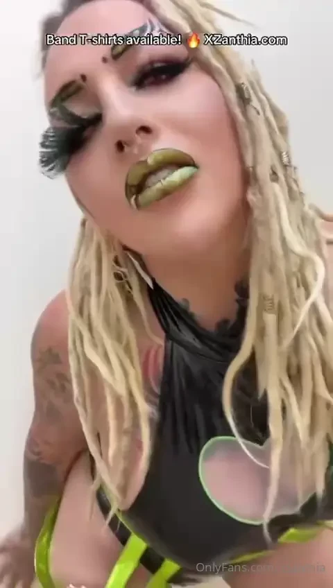 Xzanthia here kiss me harder darling i can take it join me now 