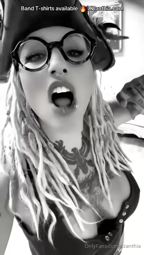 Xzanthia here darling don t just stare come play join me now onlyfans 