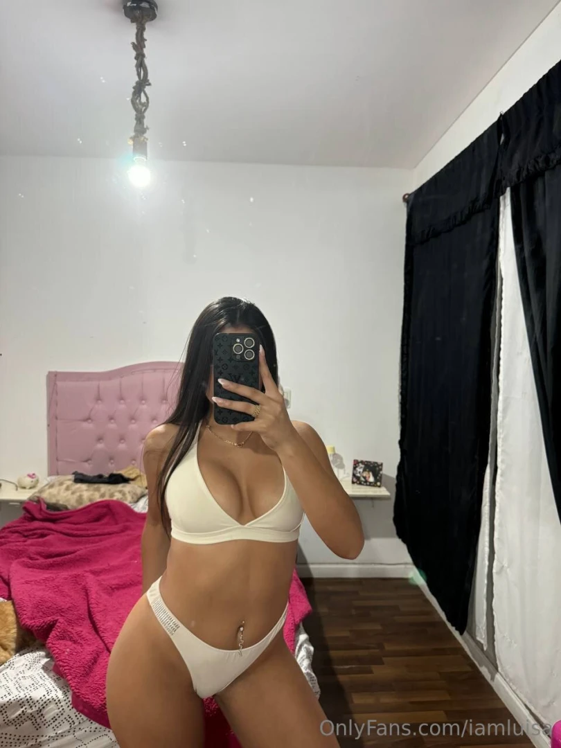 Can you imagine seeing this sexy body every day these curves are 