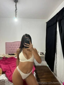 Can you imagine seeing this sexy body every day these curves are