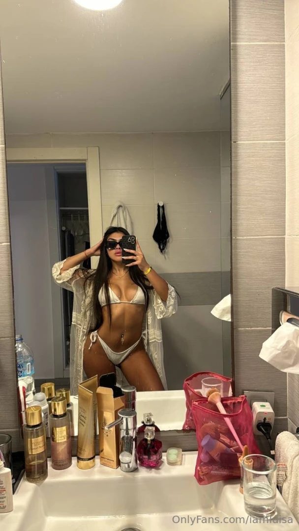 With incredible style and crazy curves do i look sexy 