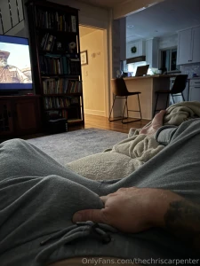 Lonely night who wants to keep me company