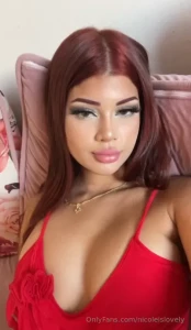 Do you like the color red my hair and outfit will be the start and