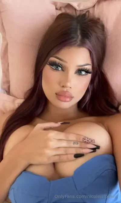 With such a pretty face lips and sexy body i look like a beautiful 