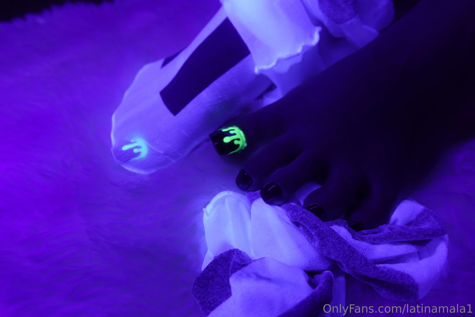 More black light fun with stocking and glowing nails part 2 