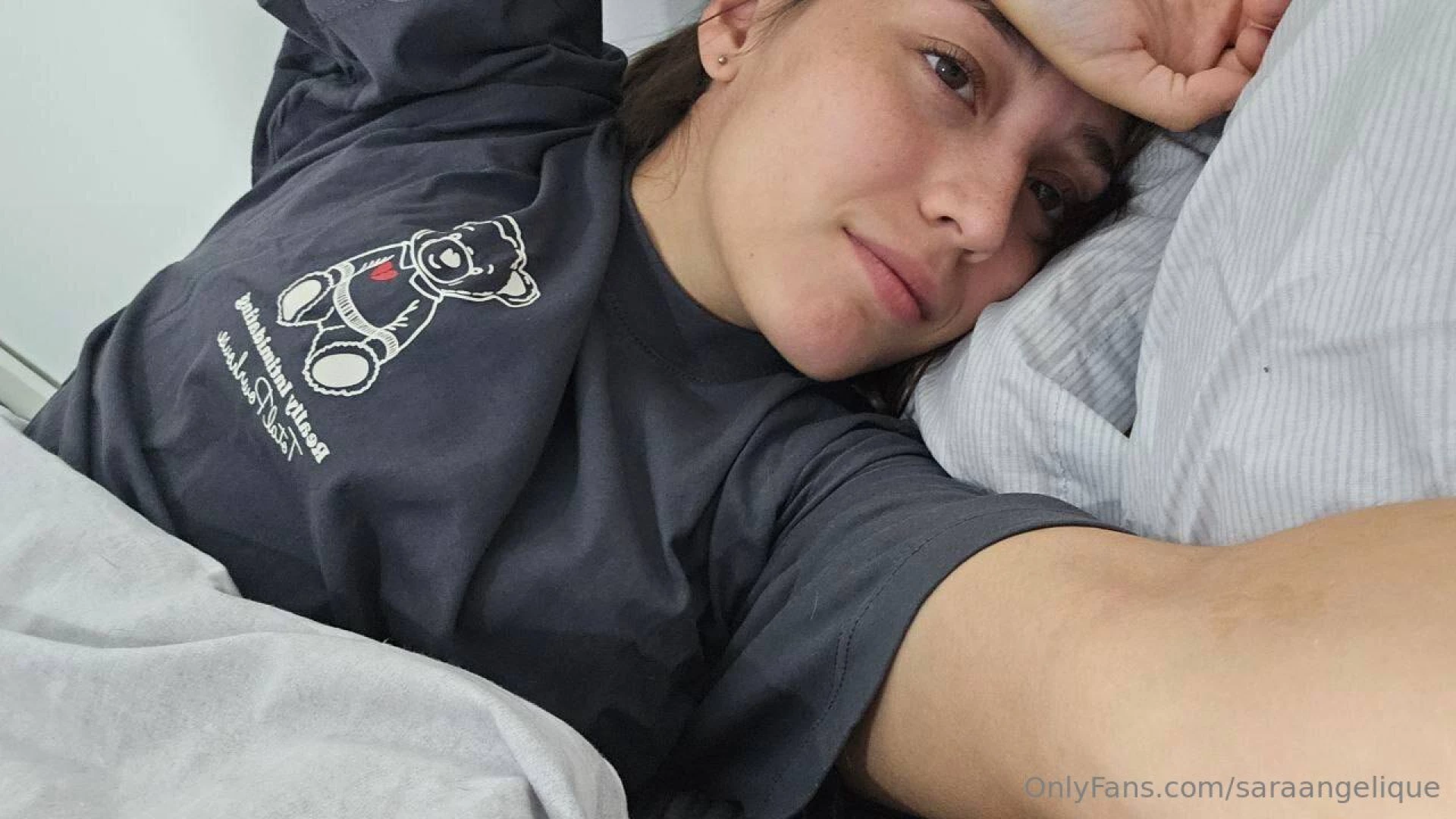 Come and sleep with me i m here alone in the bed 