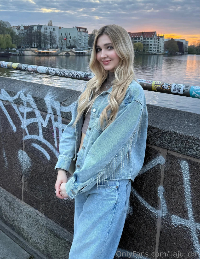 Okay real question are you more of a solo walk kinda person or do you 